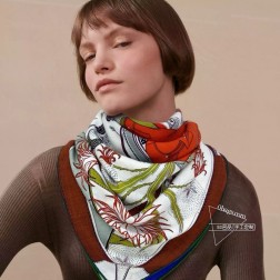 羊绒新款 买了都说好看 推荐 【手提行李双面双色】羊绒方巾，双面双色双用，顶级工艺超值 爱马仕专柜爆款 立体呈现图案纹路实物档次极高 特殊工艺高端研发惊艳问世 特殊尖端工艺处理 受到白富美的喜欢 无论是品质 款式 价格都令大牌控的她们尖叫 超高性价比 绝对值得入手 尺寸：cm，70%羊绒+30%真丝