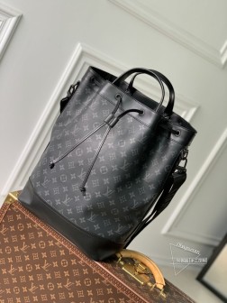 LV M46693 马克西诺亚吊带包 画布材质 圆形 拉链开口 茶文化