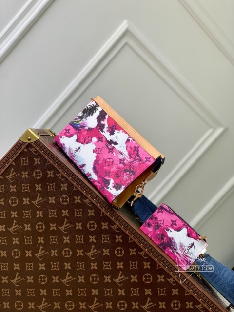 LV M83466 紫Gaston钱包 夏季Monogram Surfin'帆布 Pharrell印花