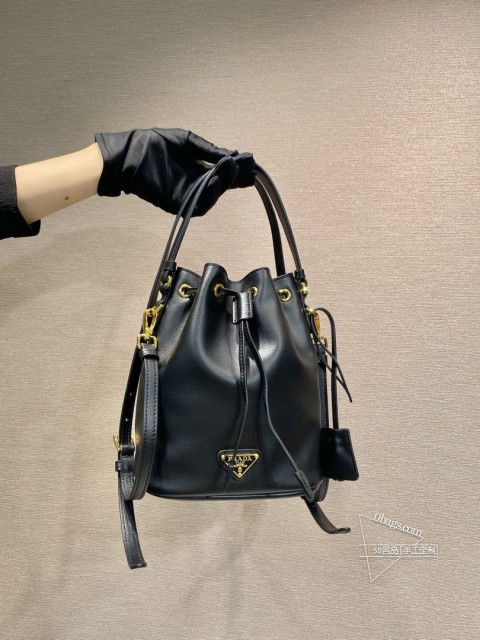 Prada普拉达 1BE067 小牛皮水桶包 顶级金色五金 代购