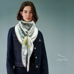 羊绒新款 买了都说好看 推荐 爱马仕双面同色羊绒方巾，【奇珍乐园双面同色】顶级工艺超值 爱马仕专柜爆款 立体呈现图案纹路实物档次极高 特殊工艺高端研发惊艳问世 特殊尖端工艺处理 受到白富美的喜欢 无论是品质 款式 价格都令大牌控的她们尖叫 超高性价比 绝对值得入手 尺寸：cmcm，70%羊绒+30%真丝