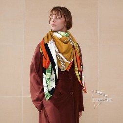 羊绒新款 买了都说好看 推荐 爱马仕双面同色羊绒方巾，【大骑马场双面同色】顶级工艺超值 爱马仕专柜爆款 立体呈现图案纹路实物档次极高 特殊工艺高端研发惊艳问世 特殊尖端工艺处理 受到白富美的喜欢 无论是品质 款式 价格都令大牌控的她们尖叫 超高性价比 绝对值得入手 尺寸：cmcm，70%羊绒+30%真丝