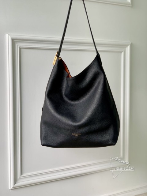 LV M24856 Low Key Hobo 中号手袋 柔软牛皮革