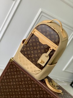LV M12624 Outdoor 双肩包 绒面粒面皮革 Monogram 帆布