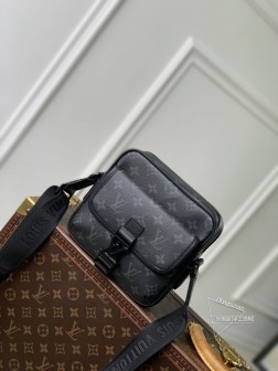 LV M12518 Getaway 邮差包 Monogram Eclipse 帆布 前翻盖口袋 快拆扣
