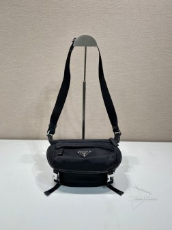 Prada普拉达 2VH171 迷你邮差包 翻盖式尼龙Saffiano皮革 尺寸