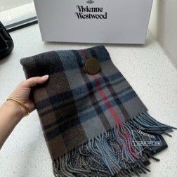 到货 经典格子土星 格子斗篷披肩 vivienne westwood西太后土星 英国时装设计师，时装的朋克之母！时尚潮流风格，品质强大，超美的设计！简约大气刺绣Logo精致 这个款不用担心不好看，因为经典的元素洋气的新设计！赠礼的完美之选，充分展现个性风范。品质非常整个首饰给人大牌气场的同时又非常精致，让整个人的层次提升好几个level 绝对值得入手 色入 尺寸45