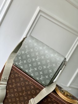 LV M11593 District 小号邮差包 Monogram Gradient 涂层帆布