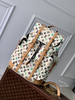 LV M25240 Christopher 中号双肩包 Monogram Craggy 材质