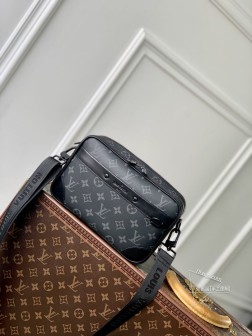 LV M46955 Alpha 邮差包 Monogram Eclipse 帆布 玲珑设计