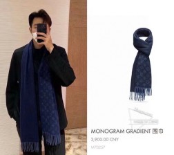 LV专柜同步【双面渐变花纹】渐变提花经典设计完美，若隐若现的lv标志，强烈推荐手慢无 千万别去专柜买 代购就要3800+ 绝对一模一样 价格真心好，【质地非常亲肤柔软 ，如 般的皮肤】这个size不大不小特别好搭配，品质超级好 拿到手就会懂的高端品质，高端细节所见即所得 重磅巨献 VIP客户必入推荐 35客供羊绒大长巾 羊绒款