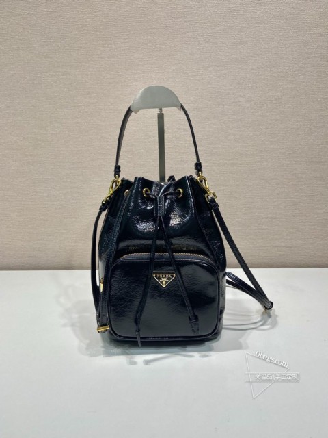 Prada 1BH038 漆油腊皮水桶包 进口牛皮 顶级五金 价格