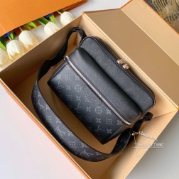LV M30233 OUTDOOR 邮差包 Taga 皮革/Monogram帆布 2019春夏