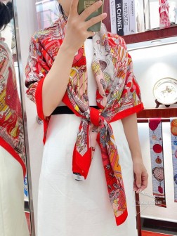 【双面同色】专柜同步 Hermes家买了都说好看【动物之城】 推荐 顶级工艺超值 爱马仕专柜爆款 羊绒方巾 立体呈现图案纹路实物档次极高 特殊工艺高端研发惊艳问世 特殊尖端工艺处理 受到白富美的喜欢 无论是品质 款式 价格都令大牌控的她们尖叫 超高性价比 绝对值得入手 70%山羊绒+30%真丝，尺寸：cmcm