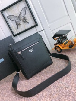 Prada 2VG062 斜跨男包 进口Saffiano皮革 顶级复刻 尺寸