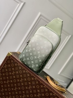 LV M11702 Slingbag PM 单肩包 Monogram 渐变色帆布