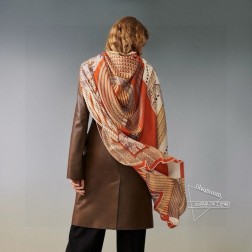 羊绒新款 买了都说好看 推荐 【盛装舞步羊绒】双面同色羊绒方巾，顶级工艺超值 爱马仕专柜爆款 立体呈现图案纹路实物档次极高 特殊工艺高端研发惊艳问世 特殊尖端工艺处理 受到白富美的喜欢 无论是品质 款式 价格都令大牌控的她们尖叫 超高性价比 绝对值得入手 尺寸：cmcm，70%羊绒+30%真丝