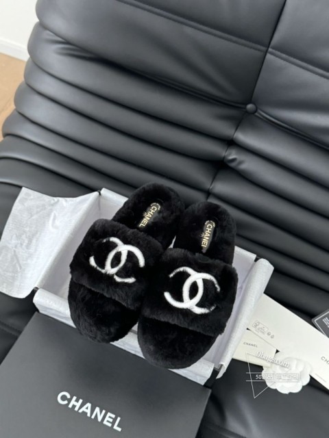 Chanel 24B新款毛毛拖鞋！这款毛拖真的是真太可爱了～柔软蓬松的毛毛，舒服暖脚!增高显腿长!秋 1472