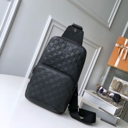 LV N41 Avenue 单肩包 Damier Infini皮革制作,小巧轻盈