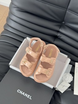 Chanel 25新魔术贴凉鞋版面！顶级对版货！所有的颜色我家都有！鞋面进口面料，垫脚内里羊皮，原版 250