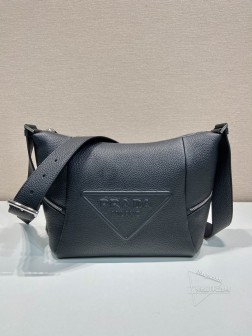 Prada普拉达 2VH165 新款邮差包 柔和单肩包 调式皮革 价格