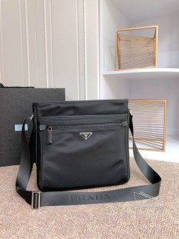 Prada 2VH953 新款 进口尼龙& Saffiano皮革 抛光钢配件 价格