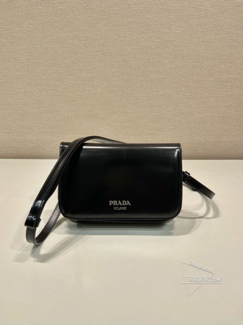 Prada普拉达 2VD061 2023秋冬 亮面皮革颈部配饰 代购