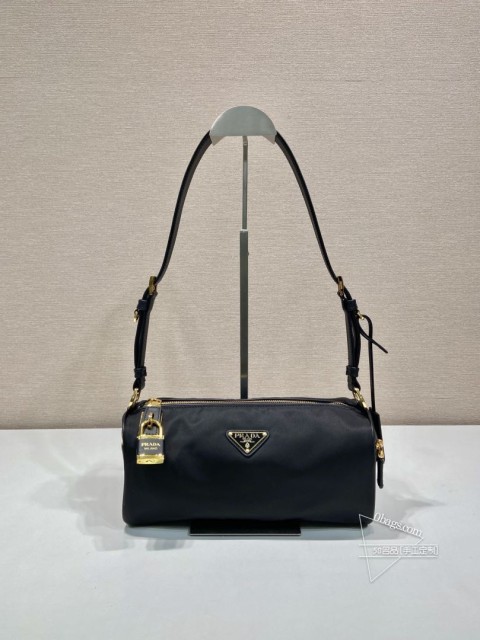 Prada普拉达 1BC233 Tessuto Locker再生尼龙单肩包 复刻