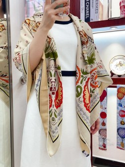 【双面异色】专柜同步 Hermes家买了都说好看【猎豹BANDANA 】 推荐 顶级工艺超值 爱马仕专柜爆款 羊绒方巾 立体呈现图案纹路实物档次极高 特殊工艺高端研发惊艳问世 特殊尖端工艺处理 受到白富美的喜欢 无论是品质 款式 价格都令大牌控的她们尖叫 超高性价比 绝对值得入手 70%山羊绒+30%真丝，尺寸：cmcm