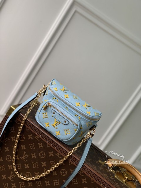 LV M836942024 Prepol 羊毛皮迷你包，色彩缤纷单体图案，丝网印制，对比色调标志。