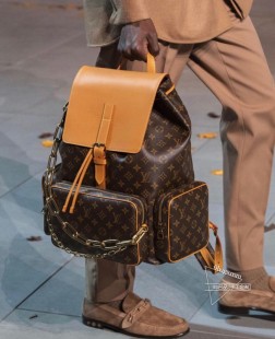 LV M44658 TRIO 双肩包 Monogram 帆布 牛皮翻盖 金色链条