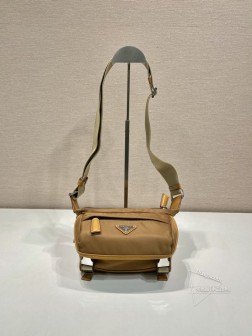 Prada普拉达 2VH171A 迷你邮差包 尼龙小牛皮单肩包 A货