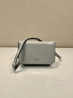 Prada 2VD061 2023秋冬 时装秀 亮面皮革颈挂佩饰 价格