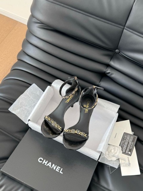 Chanel Vintage中古系列大标凉鞋简约而不简单的款，上脚特别显脚细。鞋面定制面，内里垫脚羊 500