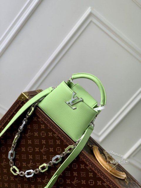 LV M24683 Capucines 迷你手袋 Taurillon 牛皮革 八边形链环
