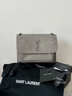 YSL niki 中号 油蜡皮 浅灰色 (fog) 设计师款