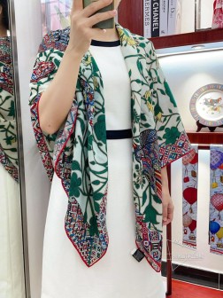 专柜同步 Hermes家买了都说好看【美洲豹 】 推荐 顶级工艺超值 爱马仕专柜爆款 羊绒方巾 立体呈现图案纹路实物档次极高 特殊工艺高端研发惊艳问世 特殊尖端工艺处理 受到白富美的喜欢 无论是品质 款式 价格都令大牌控的她们尖叫 超高性价比 绝对值得入手 70%山羊绒+30%真丝，尺寸：cmcm