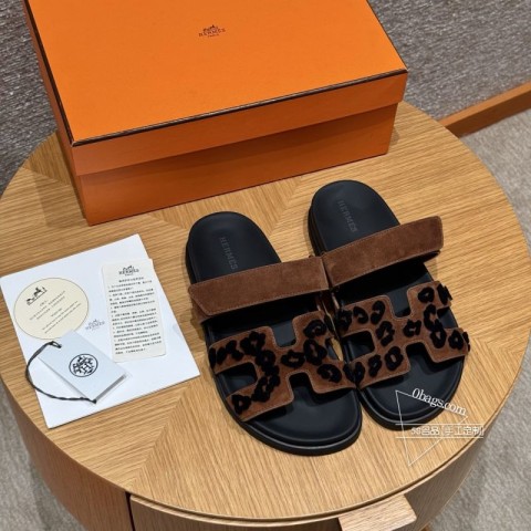 款式Style ：225 CHYPRE SANDAL 老舅鞋颜色Colour：烟熏褐Brun Fum 307