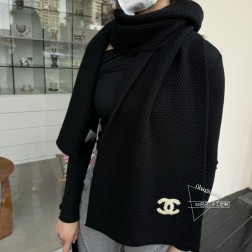  Chanel24秋冬新款刺绣24b针织围巾羊绒针织长巾 美翻了[流泪]御用殿堂级极品 新款在售 进口纯羊绒针织毛线 美丽至极 真的 上身极为衬肤色 百搭 好看不好看自己看吧 围巾尺寸30cm，%精选纯羊绒，送礼 首选佳品