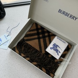 双面围巾 Burberry · 巴宝莉格子围巾 好看的要疯掉了,太有型太有魅力了 非常斯文时尚的秋冬单品!真的很喜欢,非常Classical的男款设计。男人的东西少而精 %羊绒,手感真的绝了 上身效果真的随便怎么围都好看!!这种款式真的闭着眼买,任何年龄层都轻松驾驭!!!30168cm
