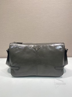 Prada普拉达 2VH187邮差包 柔软油腊皮单肩包 价格