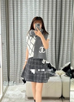 【立体LOGO】CHANEL秋冬新款针织围巾羊绒针织长巾 美翻了[流泪]御用殿堂级极品 新款在售 进口纯羊绒针织毛线 美丽至极 真的 上身极为衬肤色 百搭 好看不好看自己看吧 围巾尺寸30cm，%精选纯羊绒，送礼 首选佳品