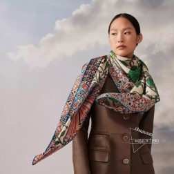 羊绒新款 买了都说好看 推荐 爱马仕双面同色羊绒方巾【美洲豹与蜂鸟双面同色】，顶级工艺超值 爱马仕专柜爆款 立体呈现图案纹路实物档次极高 特殊工艺高端研发惊艳问世 特殊尖端工艺处理 受到白富美的喜欢 无论是品质 款式 价格都令大牌控的她们尖叫 超高性价比 绝对值得入手 尺寸：cmcm，70%羊绒+30%真丝