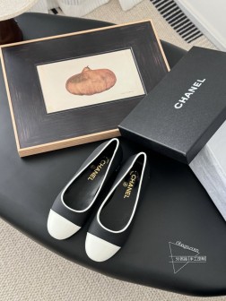 Chanel 25C走秀款玛丽珍单鞋简约又不失甜美俏皮！纯色面料清爽易搭，搭配扣子更加跟脚。鞋面牛皮 8