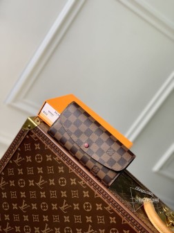 LV M63544 Emilie 钱夹 Monogram 帆布 紫红色 内衬优雅 多袋式