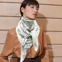 羊绒新款 买了都说好看 推荐 爱马仕双面同色羊绒方巾【福宝游轮双面同色】顶级工艺超值 爱马仕专柜爆款 立体呈现图案纹路实物档次极高 特殊工艺高端研发惊艳问世 特殊尖端工艺处理 受到白富美的喜欢 无论是品质 款式 价格都令大牌控的她们尖叫 超高性价比 绝对值得入手 尺寸：cmcm，70%羊绒+30%真丝
