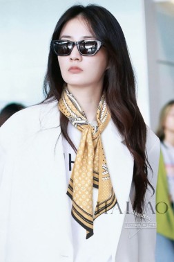 新品 驴家【L水手双面大飘带】丝绒双层大飘带秋季 随意切换造型 ,小巧又不失优雅的款式 22 黄金尺寸 高级时尚又不会过于张扬，很有设计感~气质到骨子里！今年新出的系列~真的被这样的设计美！必入！上身效果简直高级优雅气质到不行！