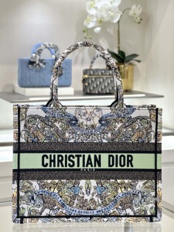 迪奥 【tote-36cm绿环球喜欢这生机盎然的即视感目之所及的一切都显得那么美好蝴蝶,绿色无一不是幸运的表达尺寸 . .