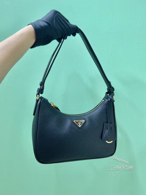 Prada 1BC204B 手拎腋下包 斜挎包 进口十字纹牛皮 价格
