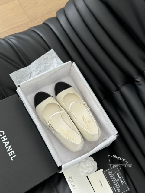 Chanel 24B走秀款玛丽珍单鞋简约又不失甜美俏皮！鞋头经典拼色简约易搭，搭配一字带更加跟脚。内 1388